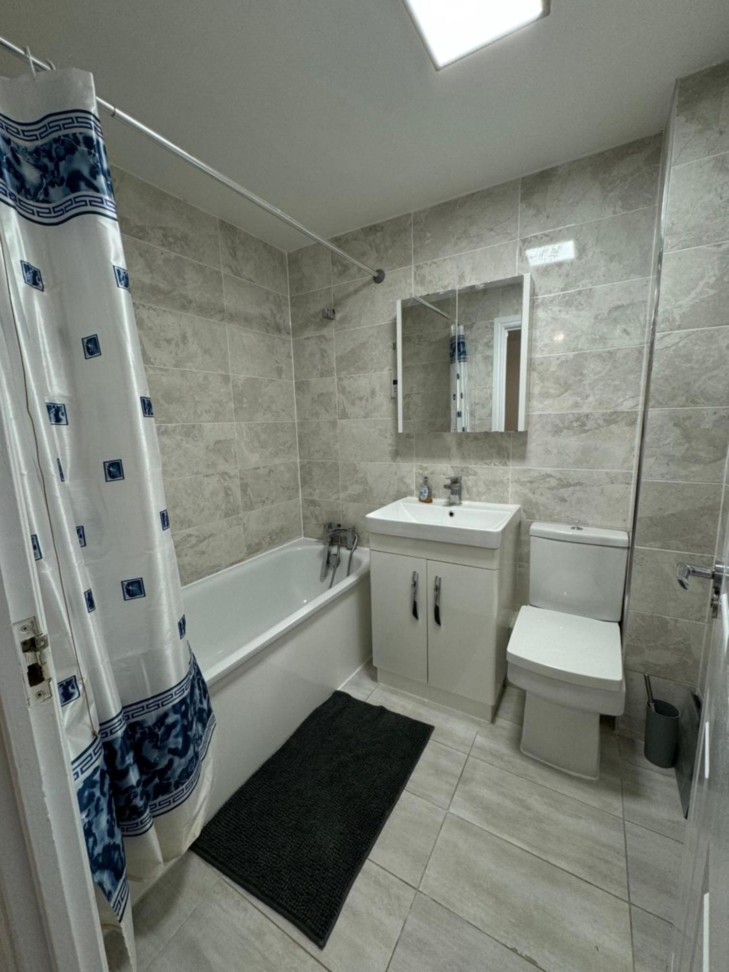 Spacious 3 Bedroom Home, With Private Driveway 5 Minutes From Excel Centre & Custom House Londres Exterior foto