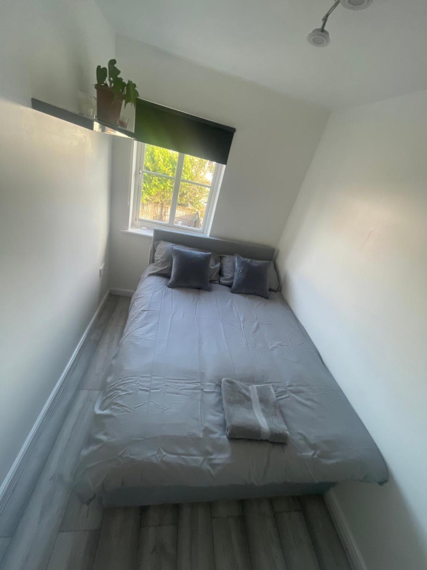 Spacious 3 Bedroom Home, With Private Driveway 5 Minutes From Excel Centre & Custom House Londres Exterior foto